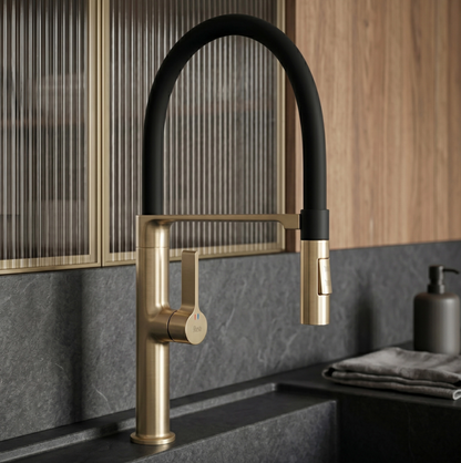 Küchenarmatur Lago Gold Matt mit flexiblem Schwenkauslauf