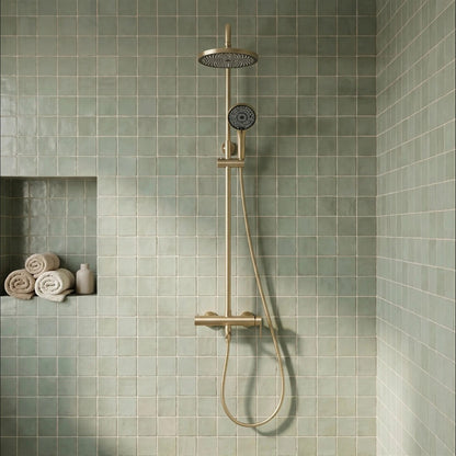 Duschsystem Arcos mit Wannenauslauf – Gold Matt