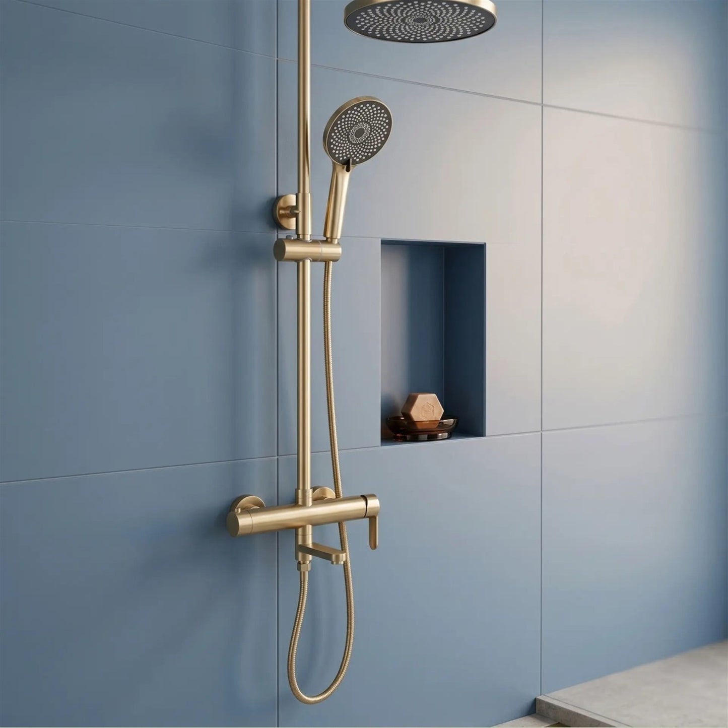 Duschsystem Arcos mit Wannenauslauf – Gold Matt